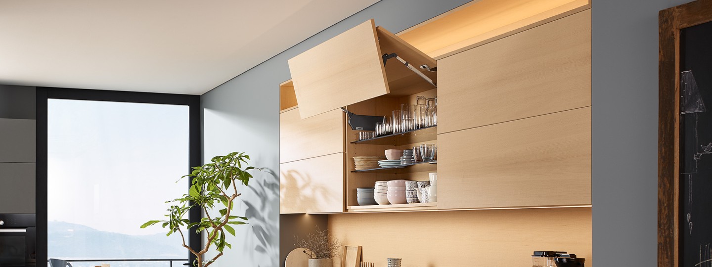BLUM AVENTOS для верхнего шкафа